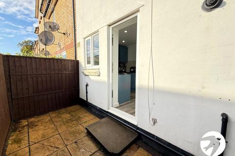18 Amblecote Meadows, London, SE12 9TA
