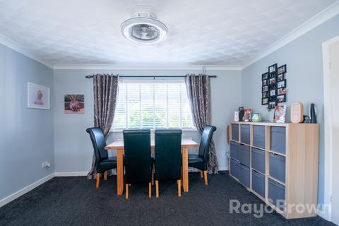 27 Chartwell Drive, Lisvane, Cardiff, CF14 0EZ