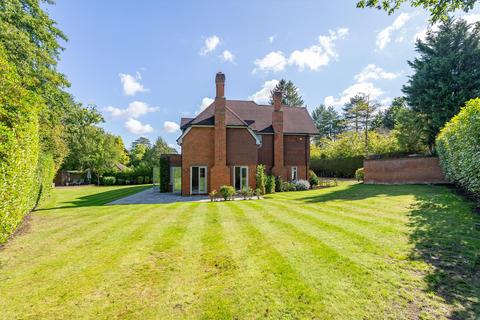 Albany Heath Road, Oxshott, Leatherhead, KT22 0NN