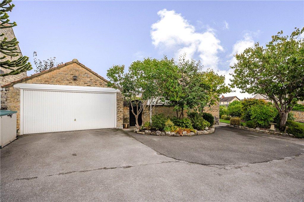 Garage/Drive/Parking