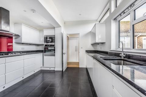 4 bedroom detached house to rent, Oak Tree Close, Virginia Water, Surrey, GU25