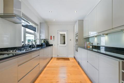 undefined, Great Tattenhams, Epsom