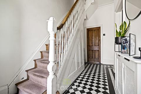 3 bedroom semi-detached house for sale, Oxford Street, Cleethorpes DN35