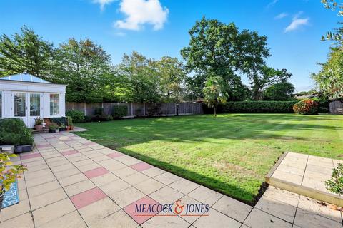 5 bedroom detached house for sale, Heronway, Hutton Mount, Brentwood