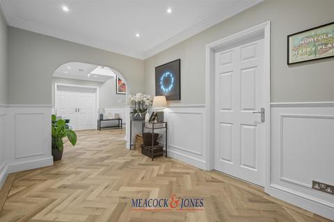 5 bedroom detached house for sale, Heronway, Hutton Mount, Brentwood