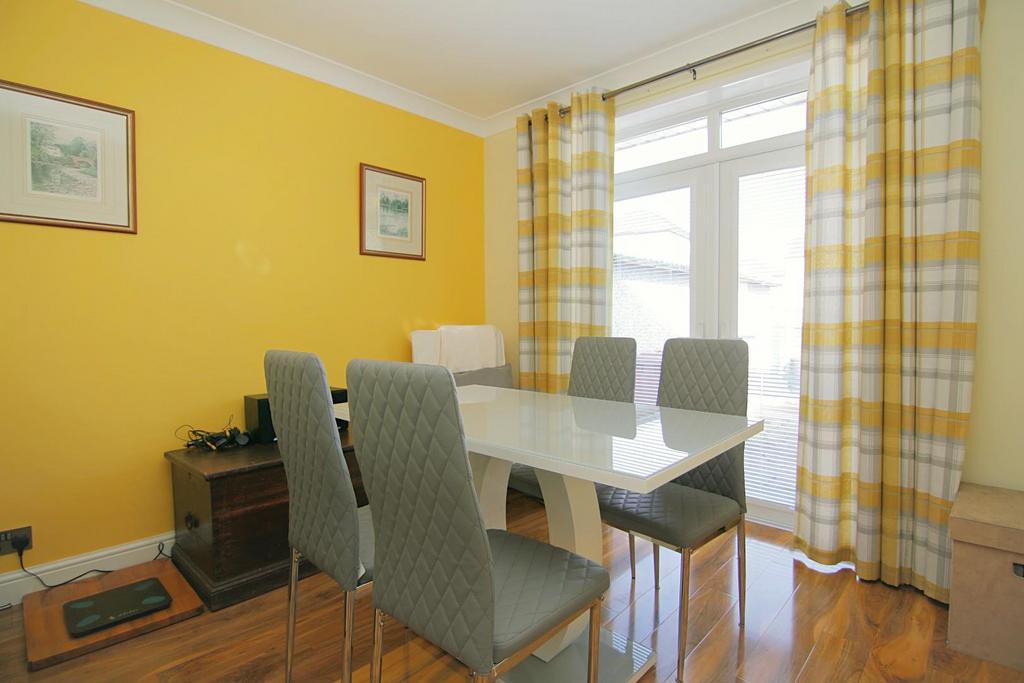 Dining/bedroom