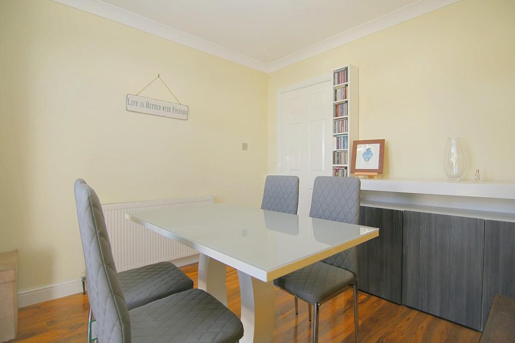Dining/bedroom