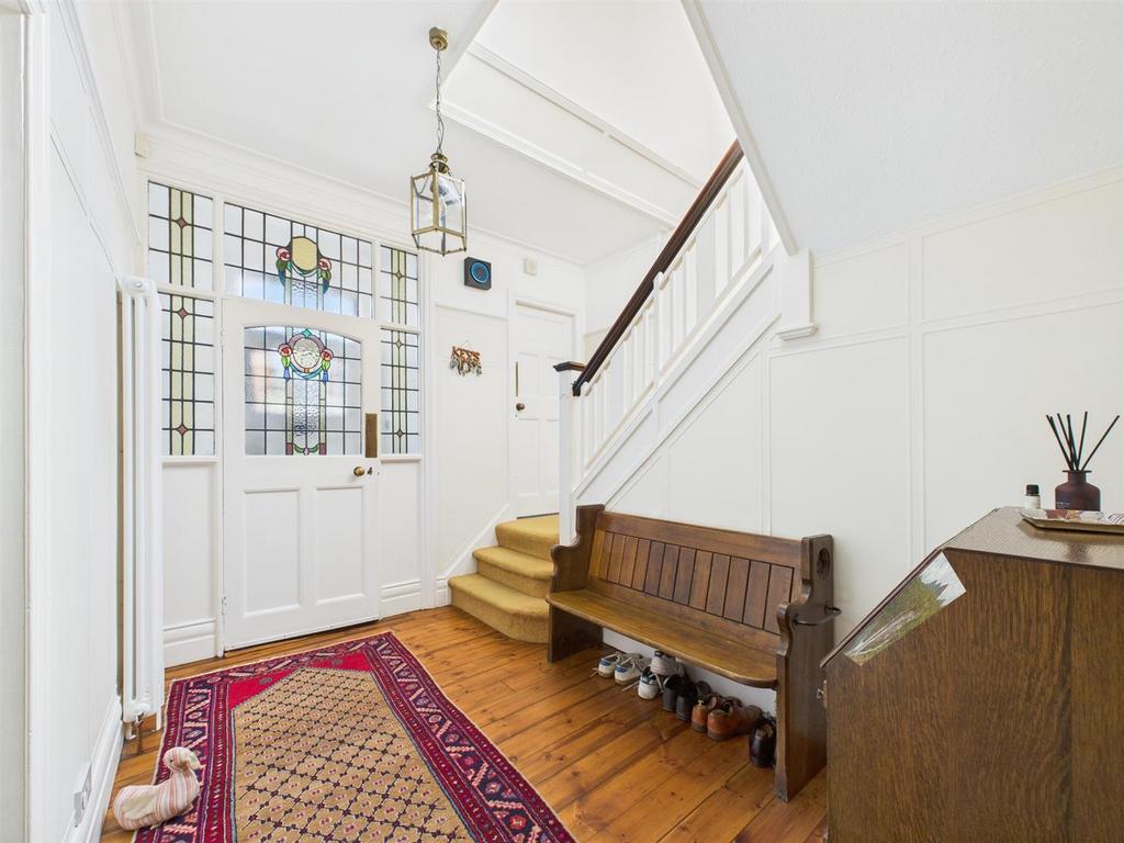 Hallway 1.jpg