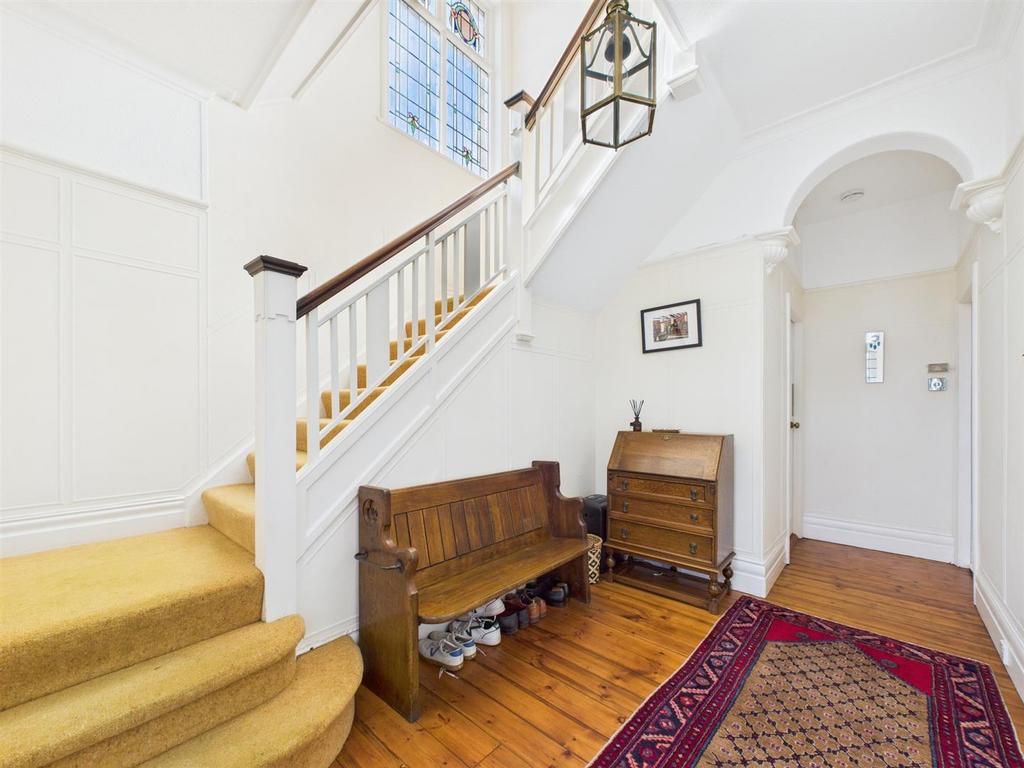 Hallway 2.jpg