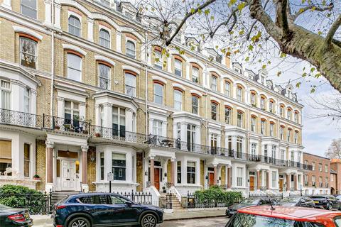 4 bedroom flat for sale, Vicarage Gate, London W8