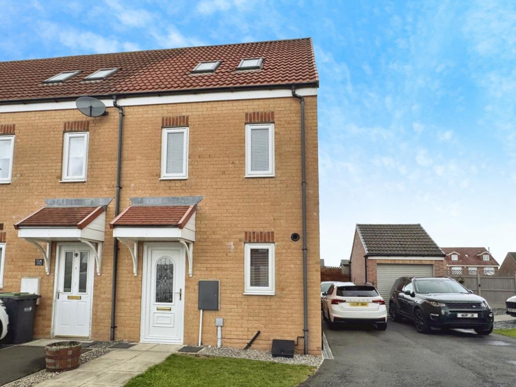 Front of house-337395.jpg