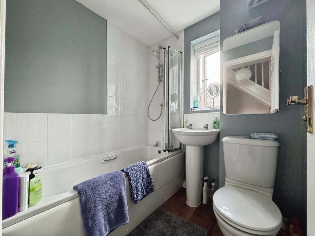 Bathroom-337395.jpg