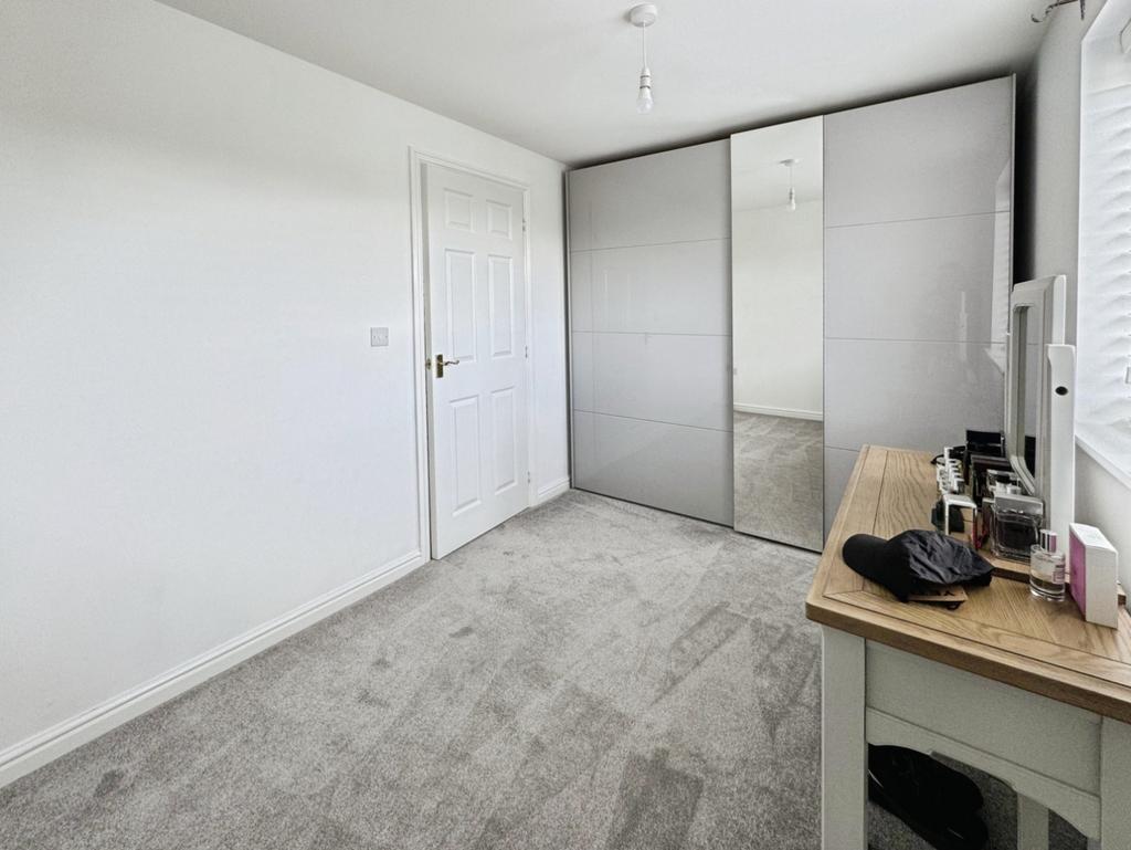 Bedroom-337395.jpg