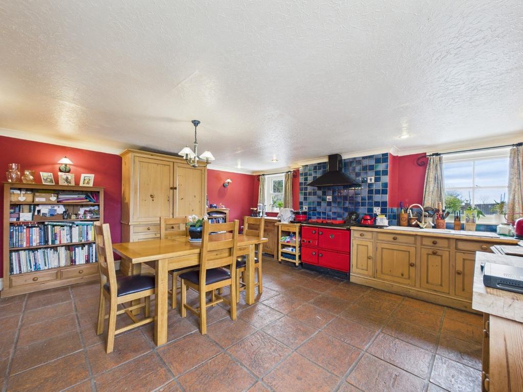 Kitchen/Dining Area