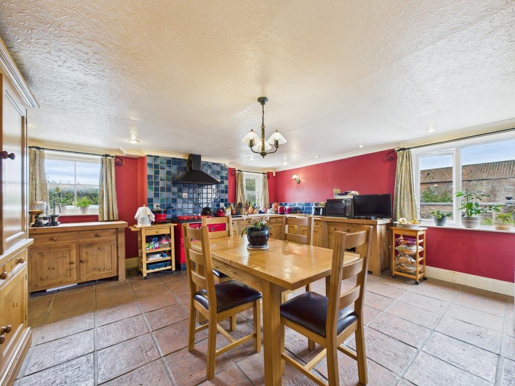 Kitchen/Dining Area