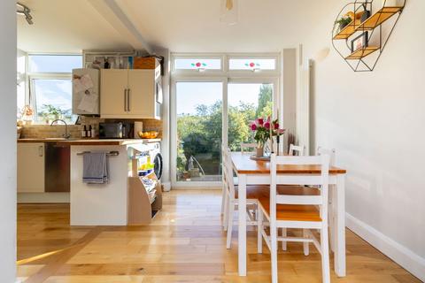 46 Newstead Rise, Caterham, CR3 6RR