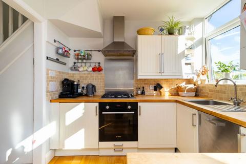 46 Newstead Rise, Caterham, CR3 6RR