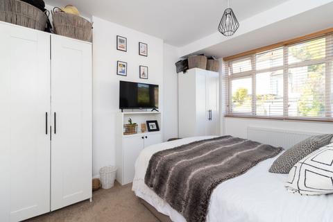 46 Newstead Rise, Caterham, CR3 6RR