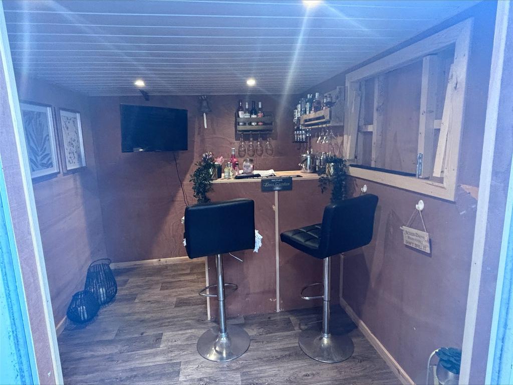 Garage/Bar