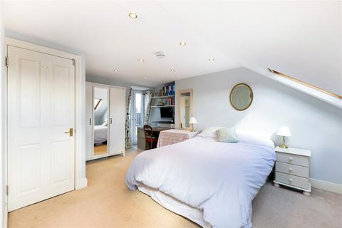 15 Gladwyn Road, London, SW15 1JY