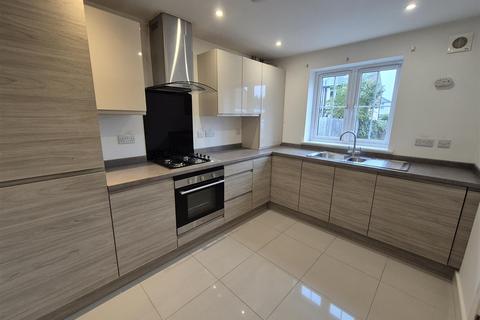 2 bedroom house to rent, Gold Hill Court, Wigston