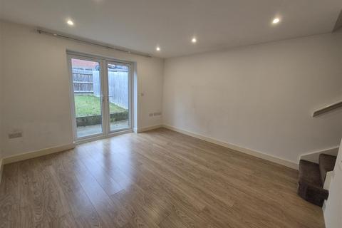 2 bedroom house to rent, Gold Hill Court, Wigston