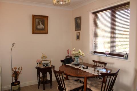 2 bedroom flat for sale, The Hawthorns, Lutterworth LE17