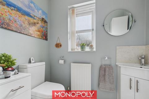 28 Llys Gwydyr, Denbigh, LL16 3ET