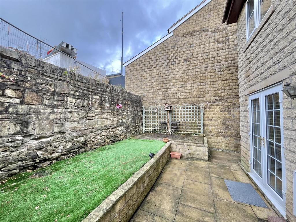 Gardens & Parking