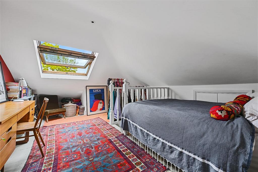 Goldhawk Road - Bedroom H3 (1).JPG
