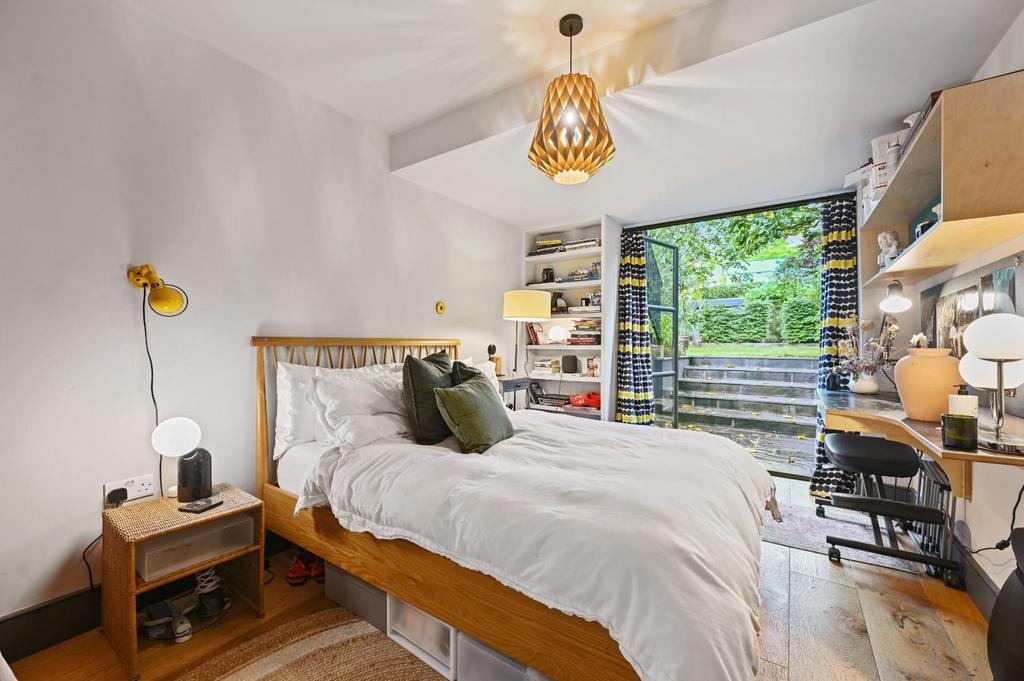 Goldhawk Road - Bedroom B3 (1).JPG