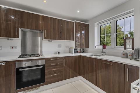 3 bedroom end of terrace house for sale, Ashtead/Leatherhead borders