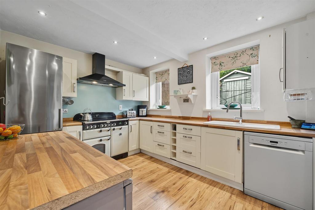 Saxton Mee 2 Whitecross Avenue 405.jpg