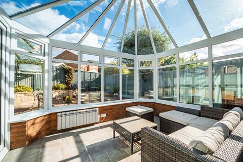 7 Sumner Close, Hampton Magna, Warwick, CV35 8SQ