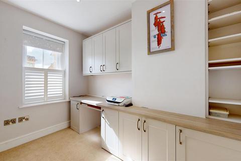 3 bedroom end of terrace house to rent, Blackfriars Street, Stamford