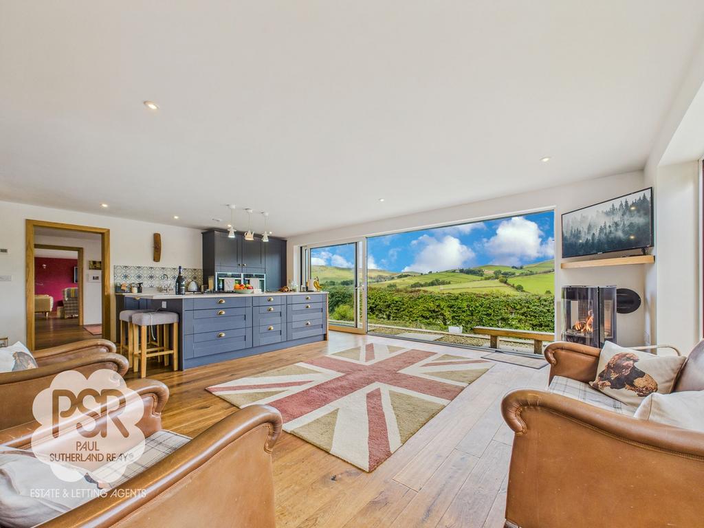Open-Plan Kitchen Living Space - Stunning Views