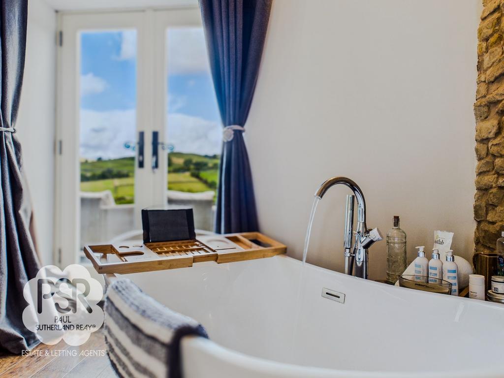 Principal Suite Bedroom - Bathing Area