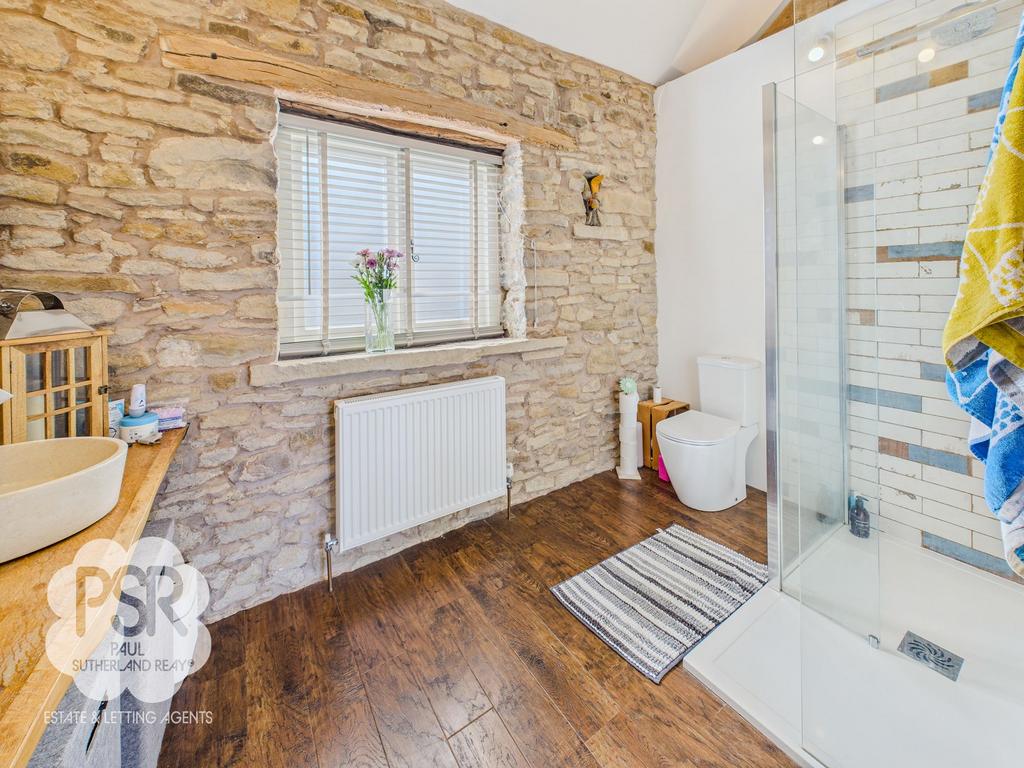 Principal En-Suite Bathroom