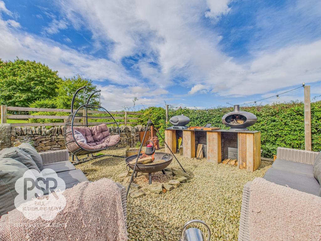 Outdoor Dining and Entertaining Area