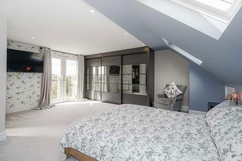 4 bedroom semi-detached house for sale, Loudwater Road, Sunbury-On-Thames TW16