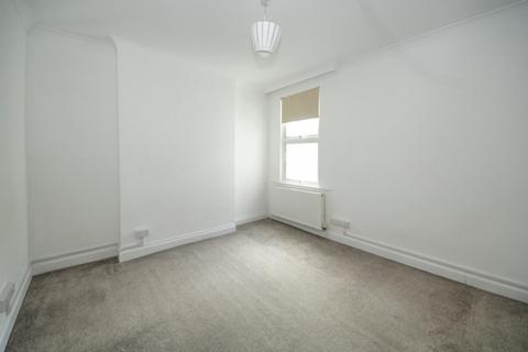 1 bedroom in a house share to rent, Brownlow Road, Bounds Green, London, N11