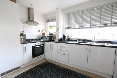 40 Cressall Close, Leatherhead, KT22 7DZ