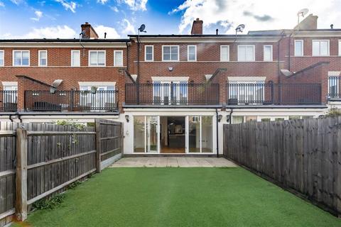 4 bedroom townhouse for sale, Mowbray Close, Epping