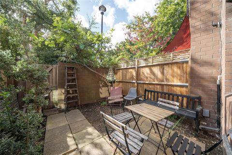 11 Moye Close, London, E2 8QN