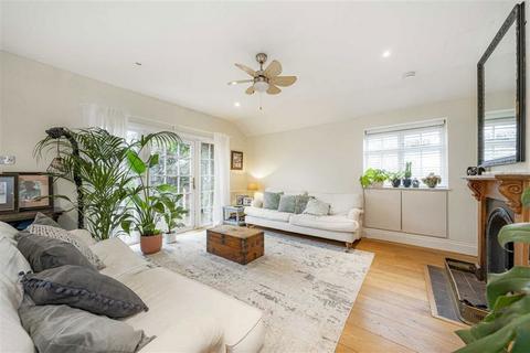 undefined, The Creek, Sunbury-On-Thames TW16