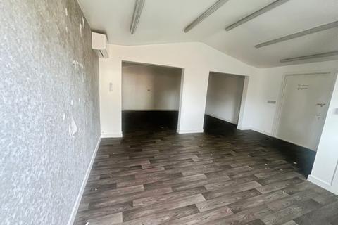 4 bedroom detached house to rent, Southsea Avenue, Leigh-On-Sea