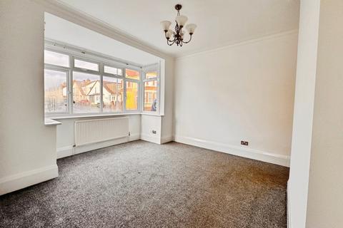4 bedroom detached house to rent, Southsea Avenue, Leigh-On-Sea