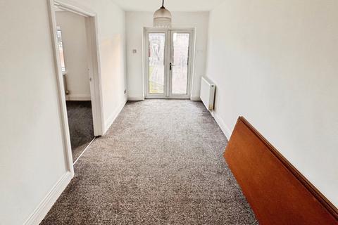 4 bedroom detached house to rent, Southsea Avenue, Leigh-On-Sea