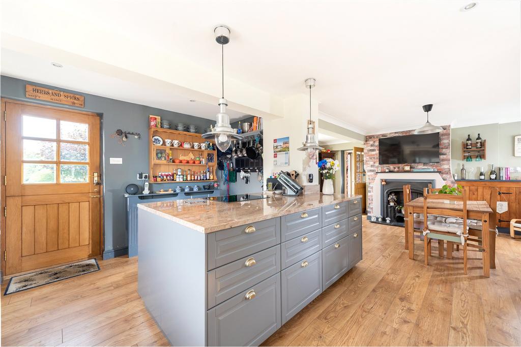 Kitchen/Dining