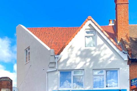 2 bedroom flat to rent, Uxbridge Road, London W7